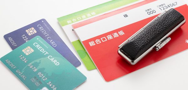 死亡した人の銀行口座はそのままだとどうなる？罰則は？少額なら放置してもいい？【行政書士監修】